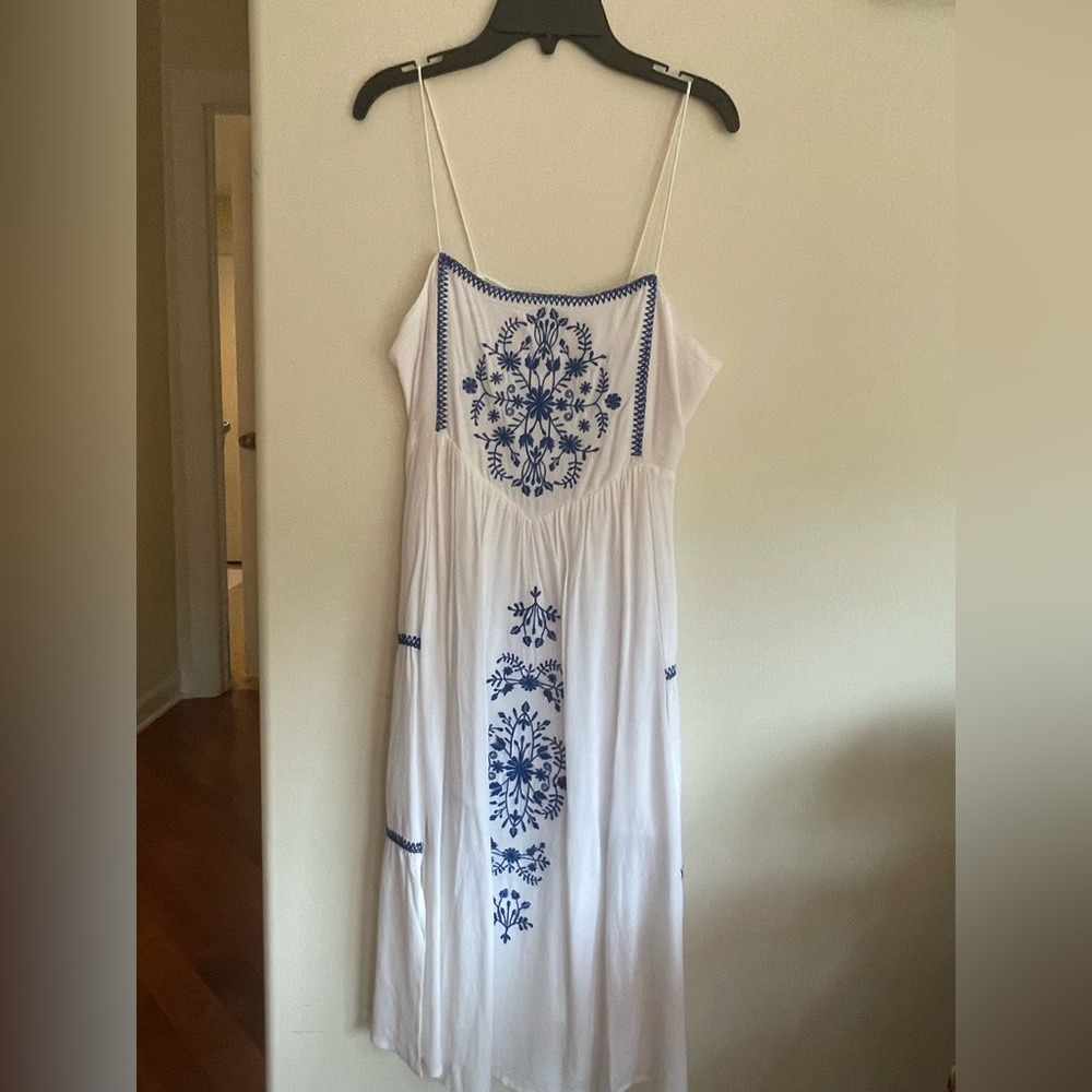 Beautiful sundress.  Never worn.